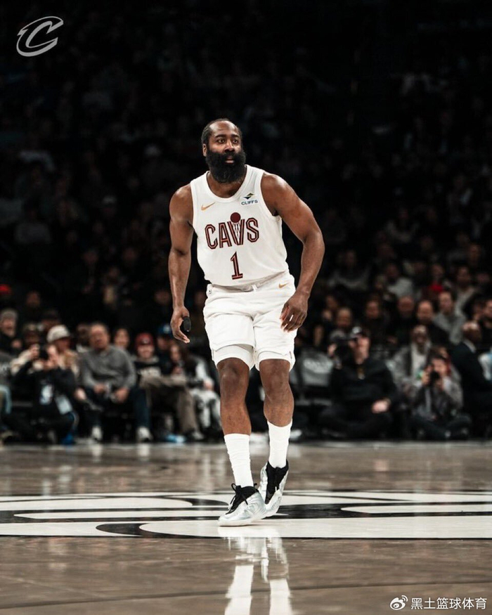 世界杯直播软件更新-破纪录!哈登带伤复出轰22+9+8弑旧主 拇指骨折仅歇2场就回归|詹姆斯·哈登|骑士|篮网|克利夫兰骑士队|布鲁克林篮网队_新浪体育_新浪新闻