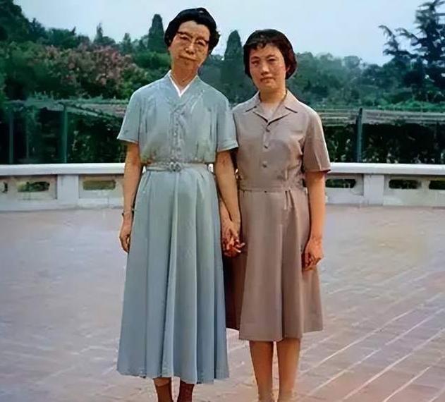 世界杯官方平台-1956年,江青赴苏联治病,向接诊的医生坦言:我和毛泽东同志是政治夫妻