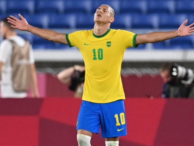 戴帽立功的理查利松 跟内马尔有一个“10号之约”